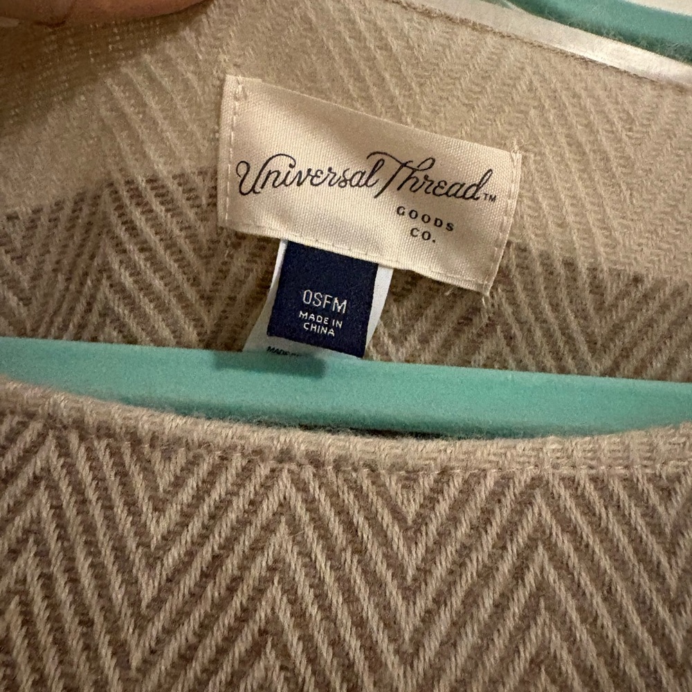 Universal Thread Chevron Patterned Shawl - image 2